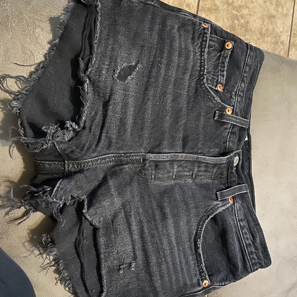 Levi’s 501 distressed black shorts - Picture 2 of 3